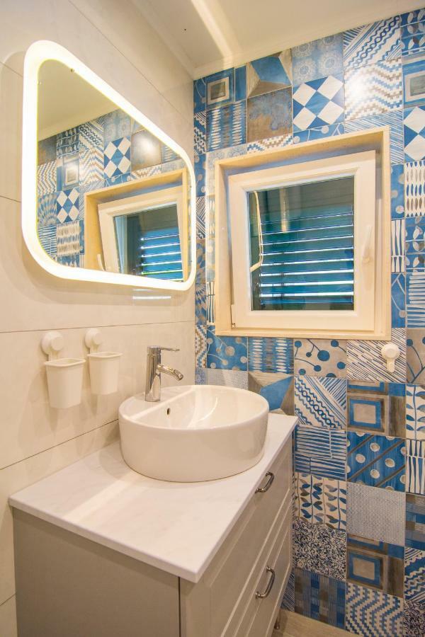 Apartments Pina Бол Екстер'єр фото