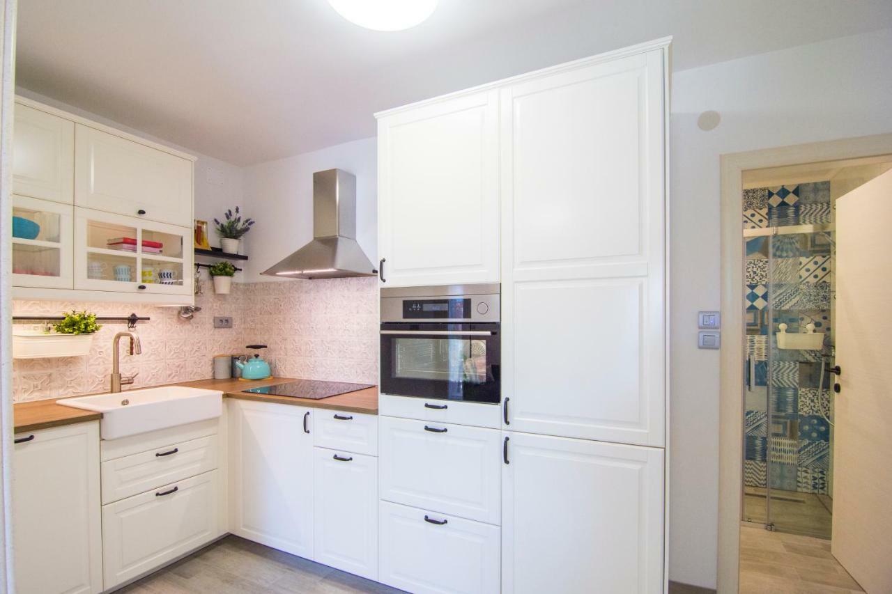 Apartments Pina Бол Екстер'єр фото