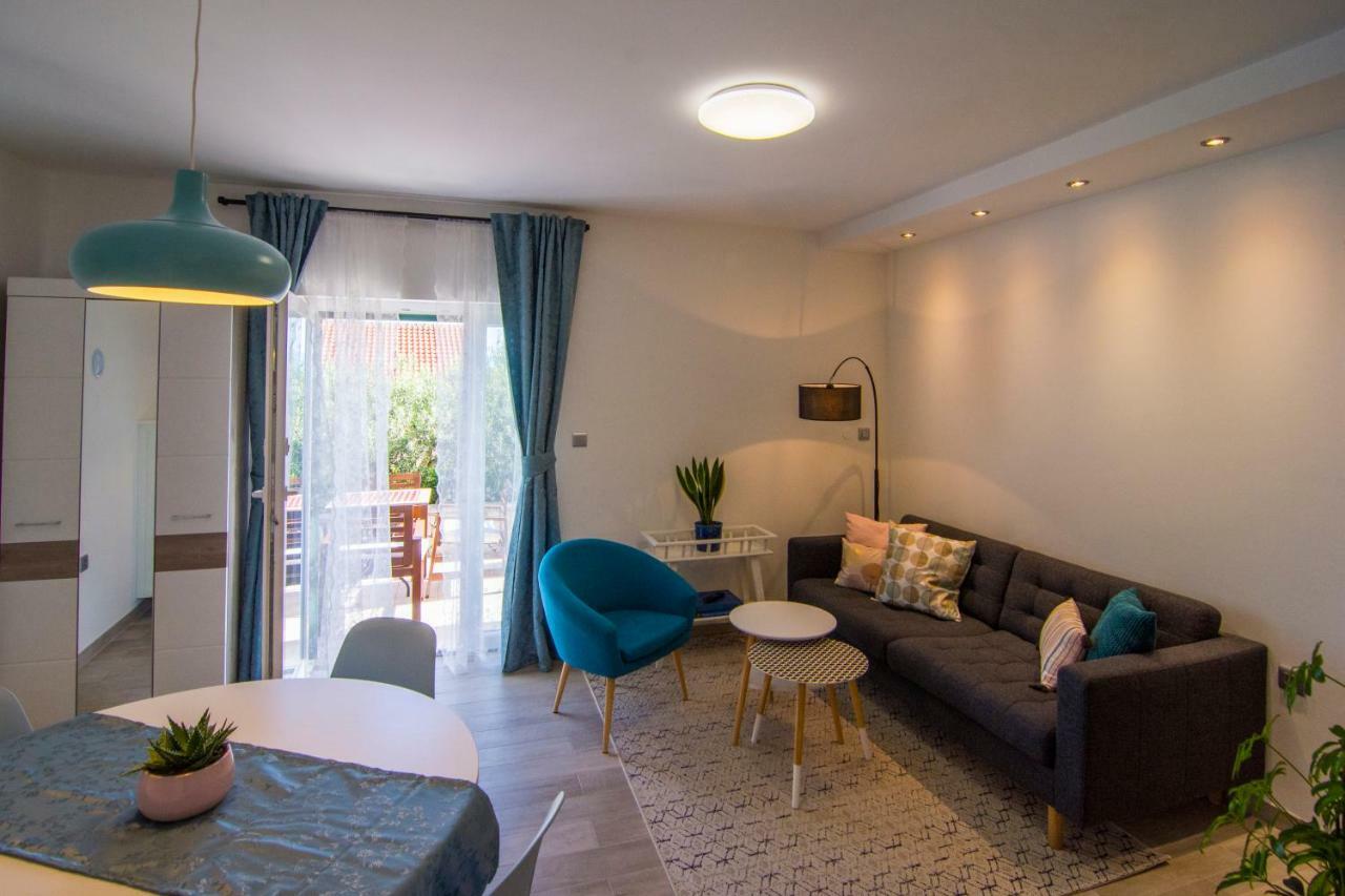 Apartments Pina Бол Екстер'єр фото