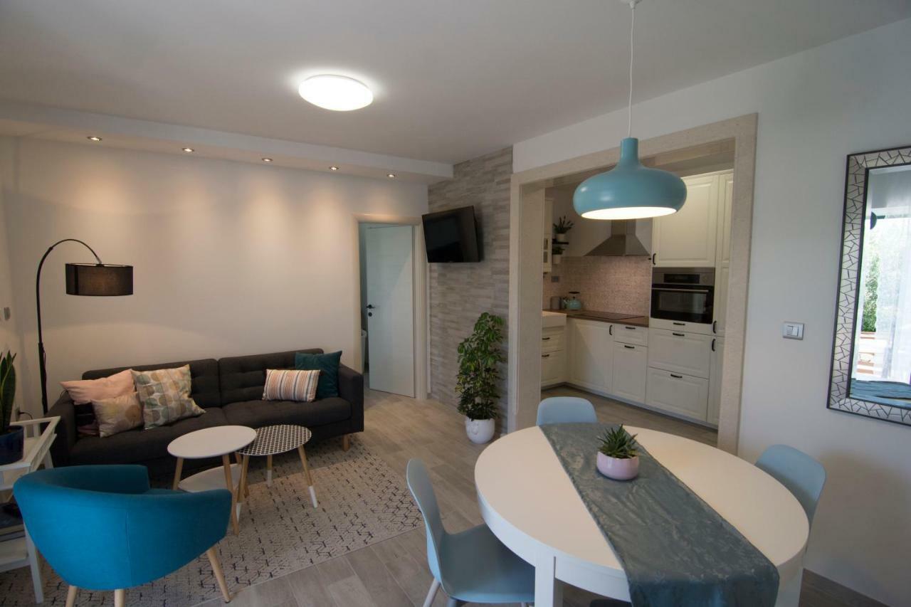 Apartments Pina Бол Екстер'єр фото