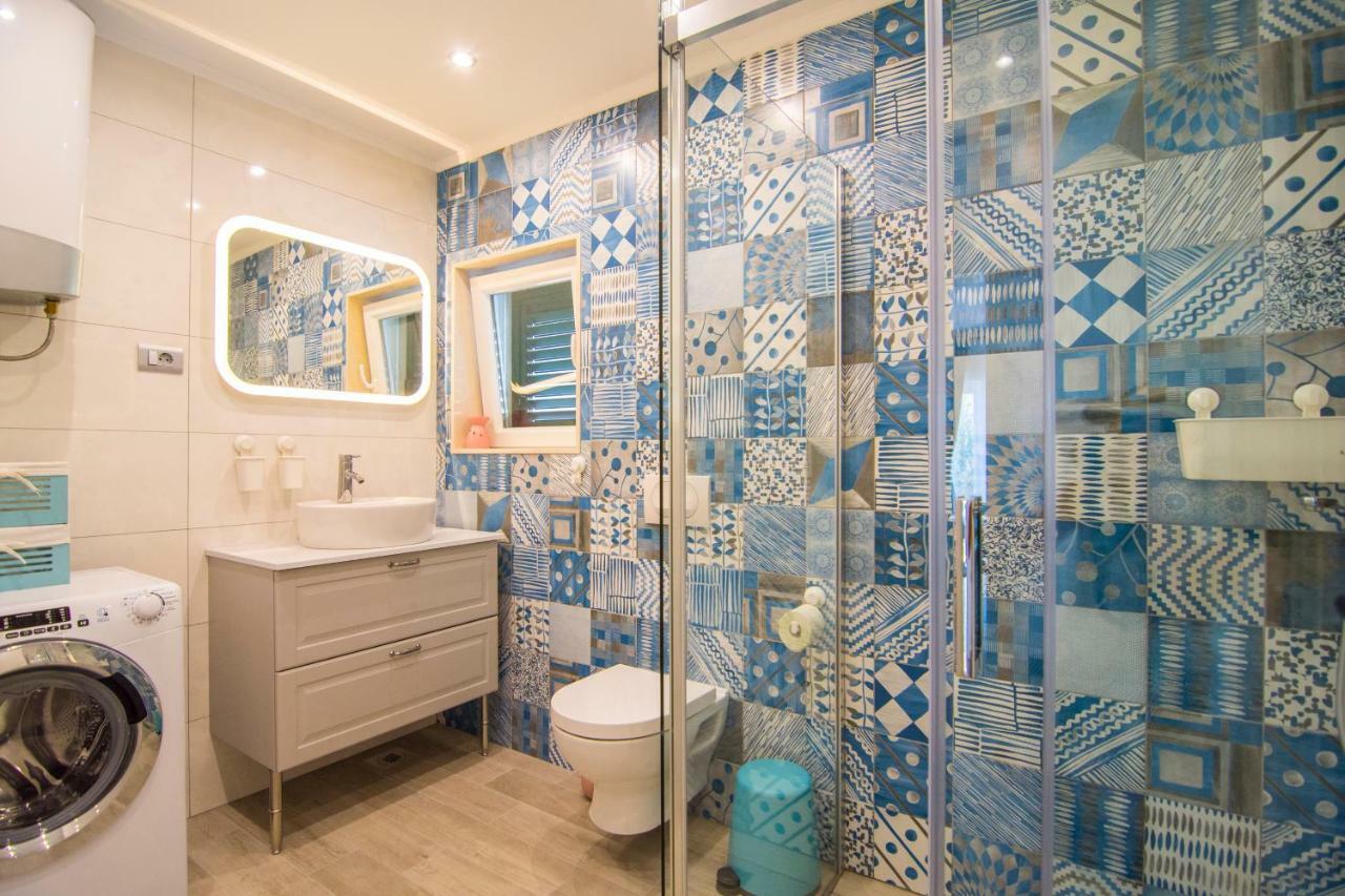 Apartments Pina Бол Екстер'єр фото