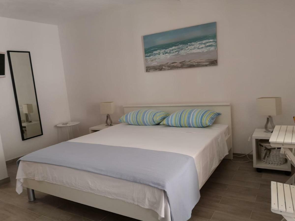 Apartments Pina Бол Екстер'єр фото