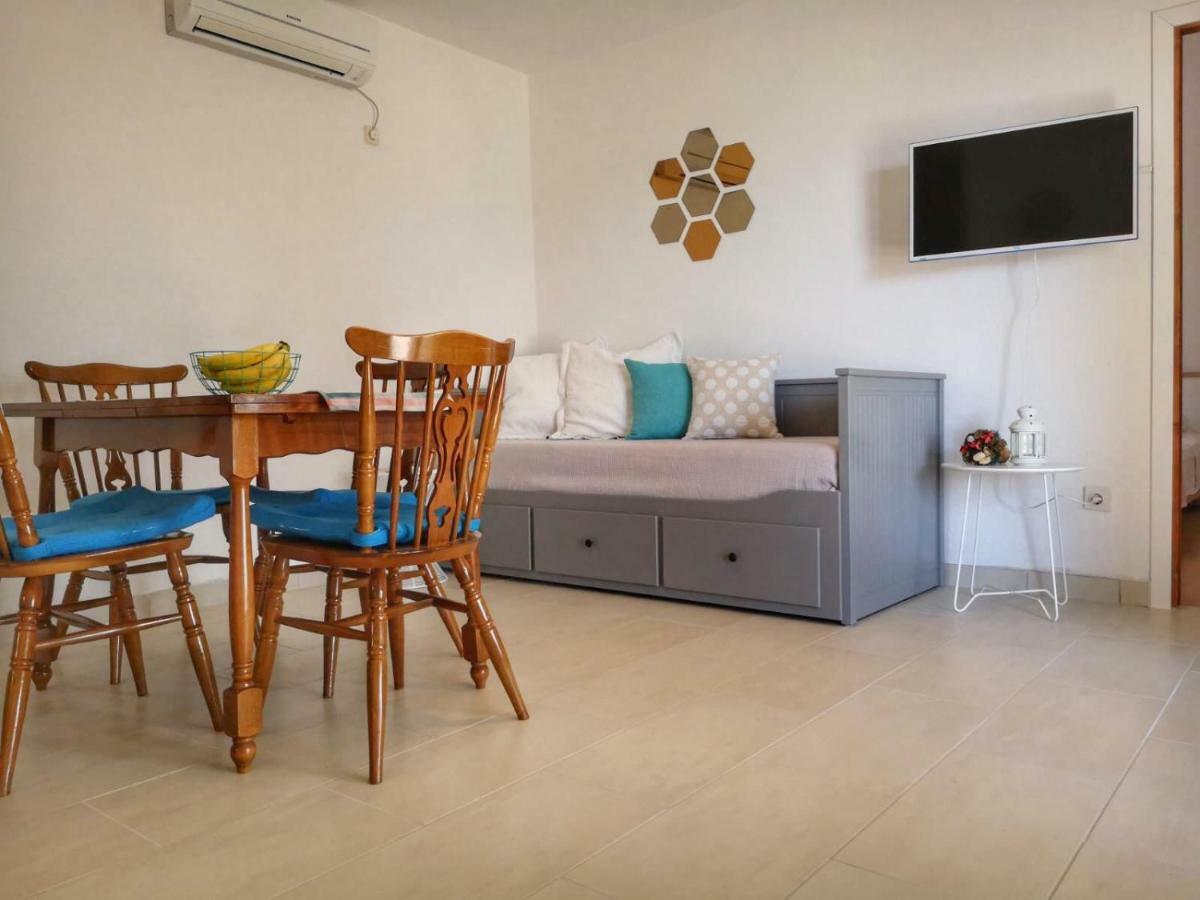 Apartments Pina Бол Екстер'єр фото