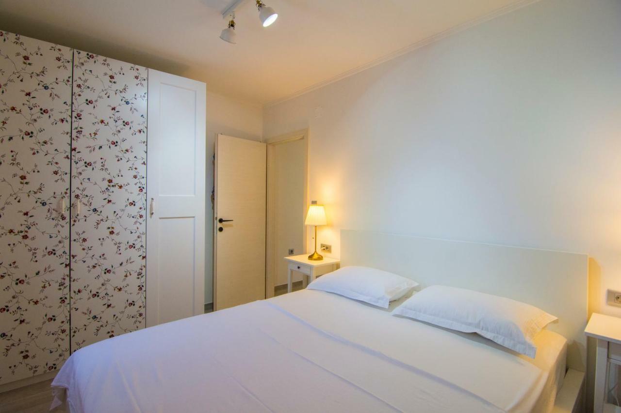 Apartments Pina Бол Екстер'єр фото
