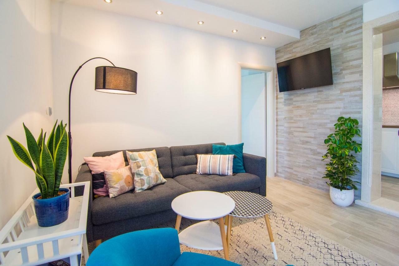 Apartments Pina Бол Екстер'єр фото