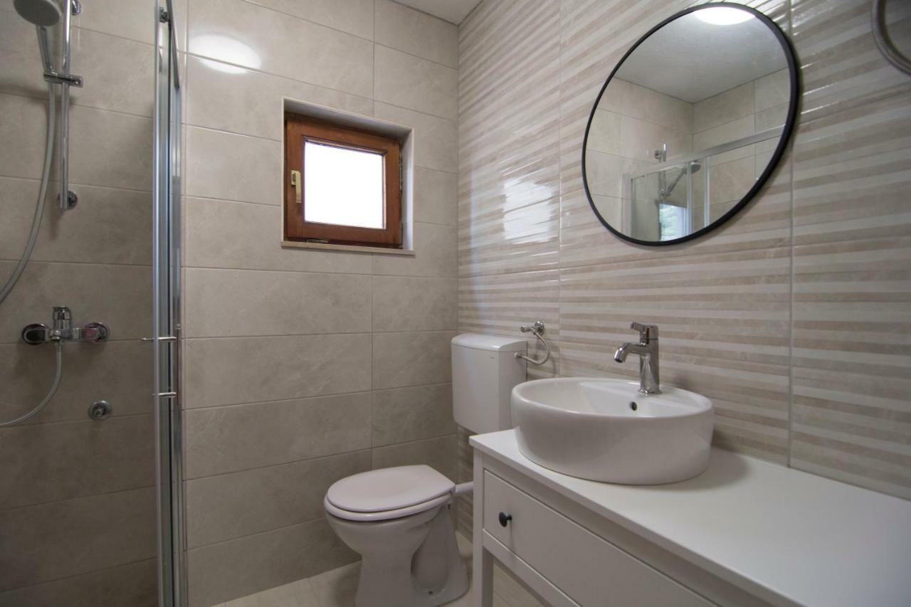 Apartments Pina Бол Екстер'єр фото